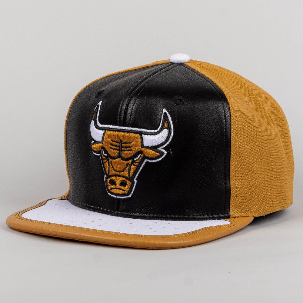 Mitchell & Ness NBA Day One Snapback Chicago Bulls Black / Sand