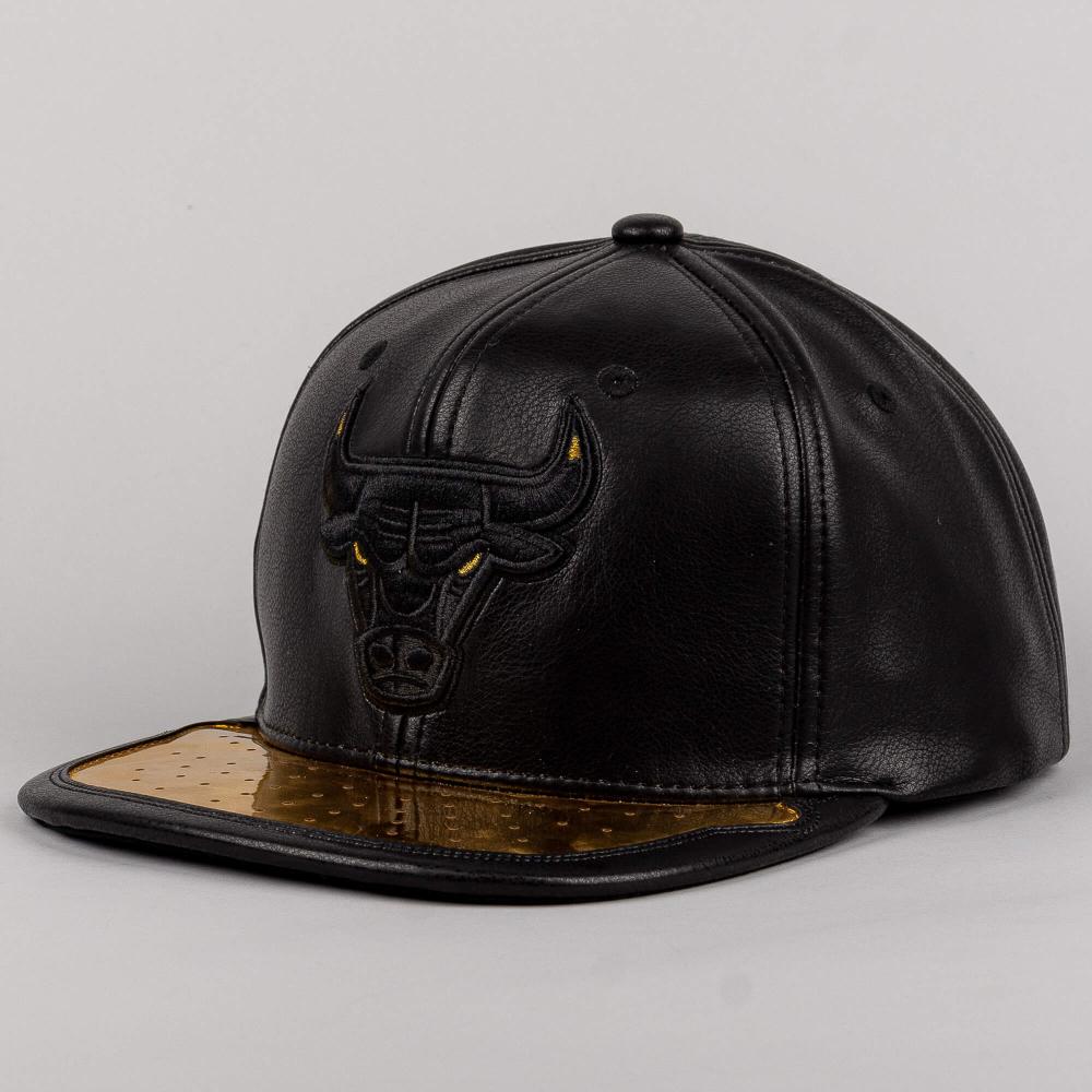 Mitchell & Ness NBA Day One Snapback Chicago Bulls Black / Gold