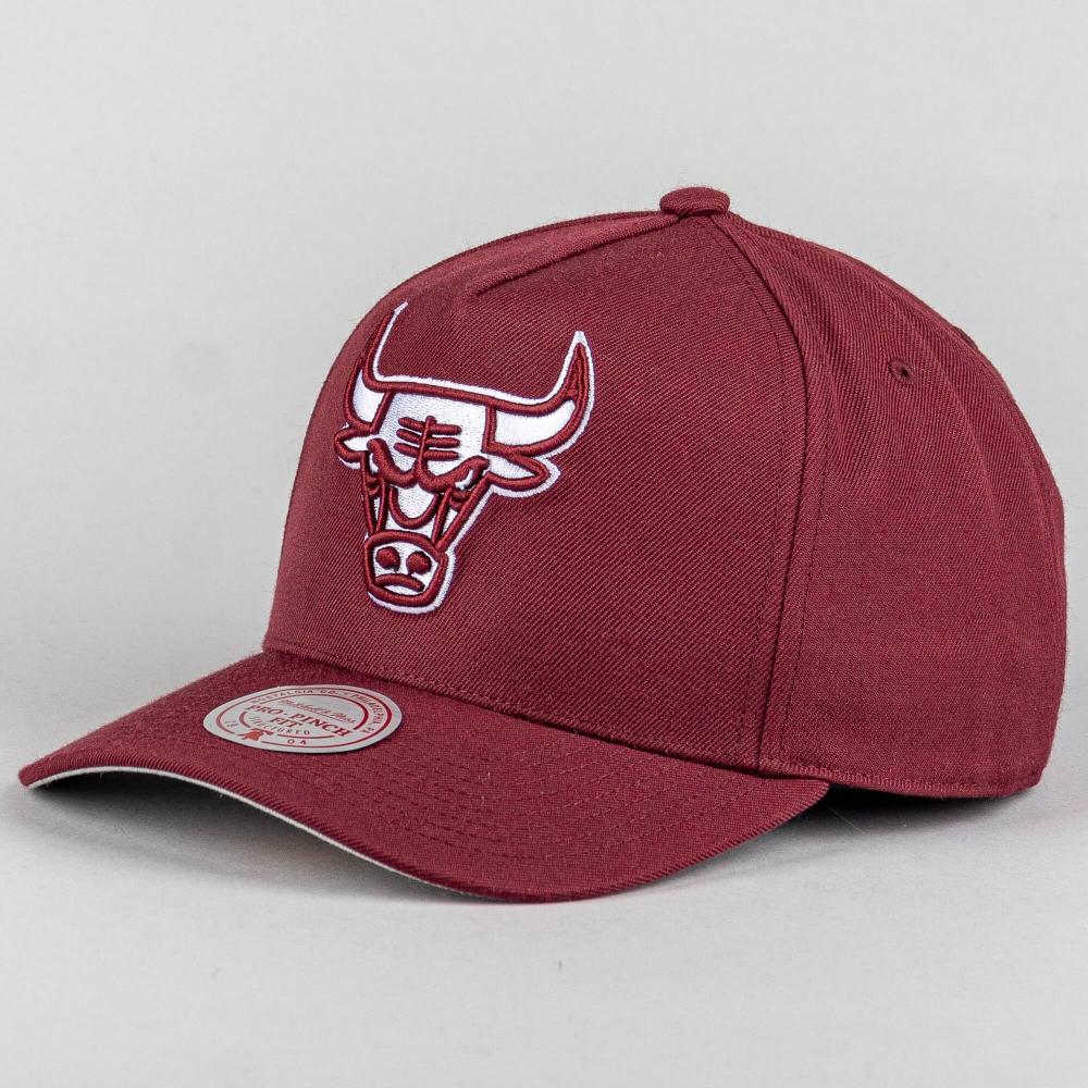 Šiltovka Mitchell & Ness NBA Fashion Basic PRO Snapback Chicago Bulls tmavo-fialová