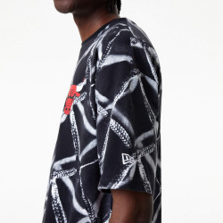 NEW ERA Chicago Bulls NBA All Over Print Black Oversized T-Shirt