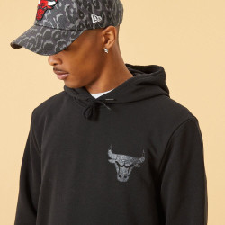 NEW ERA mikina NBA Seasonal infill hoody CHIBUL CHICAGO BULLS Black