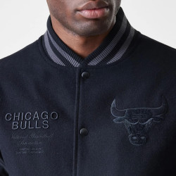 Bunda NEW ERA Chicago Bulls NBA Tonal Black Varsity Jacket čierna