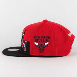 Mitchell & Ness Half N Half Snapback Chicago Bulls Red / Black