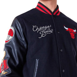 Bunda bomber New Era NBA Chicago Bulls Patch College Jacket čierna