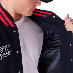 Bunda bomber New Era NBA Chicago Bulls Patch College Jacket čierna