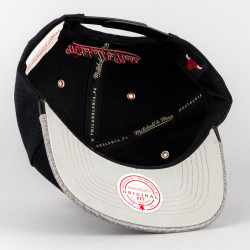 Mitchell & Ness Day 3 Snapback Chicago Bulls Black / Grey