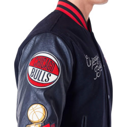 Bunda bomber New Era NBA Chicago Bulls Patch College Jacket čierna